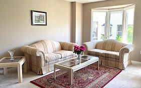 Rooms Near Train Station Guest House Burlington  Canada