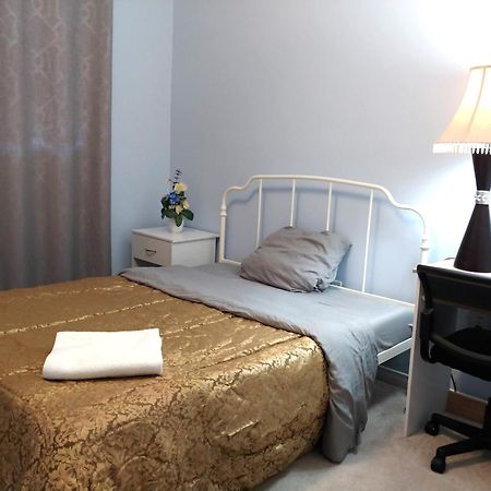 Rooms Near Train Station Burlington Exterior photo