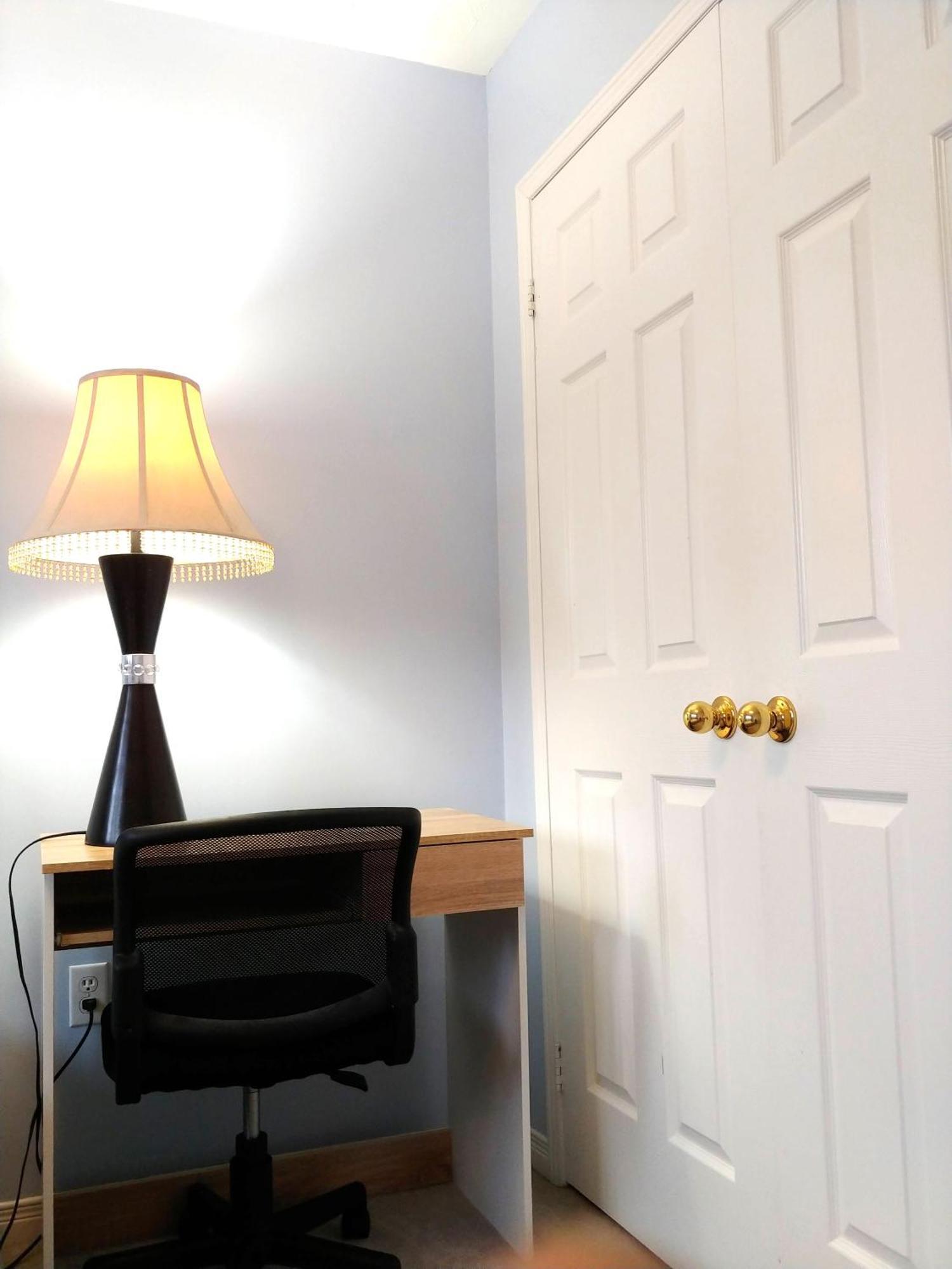Rooms Near Train Station Burlington Exterior photo