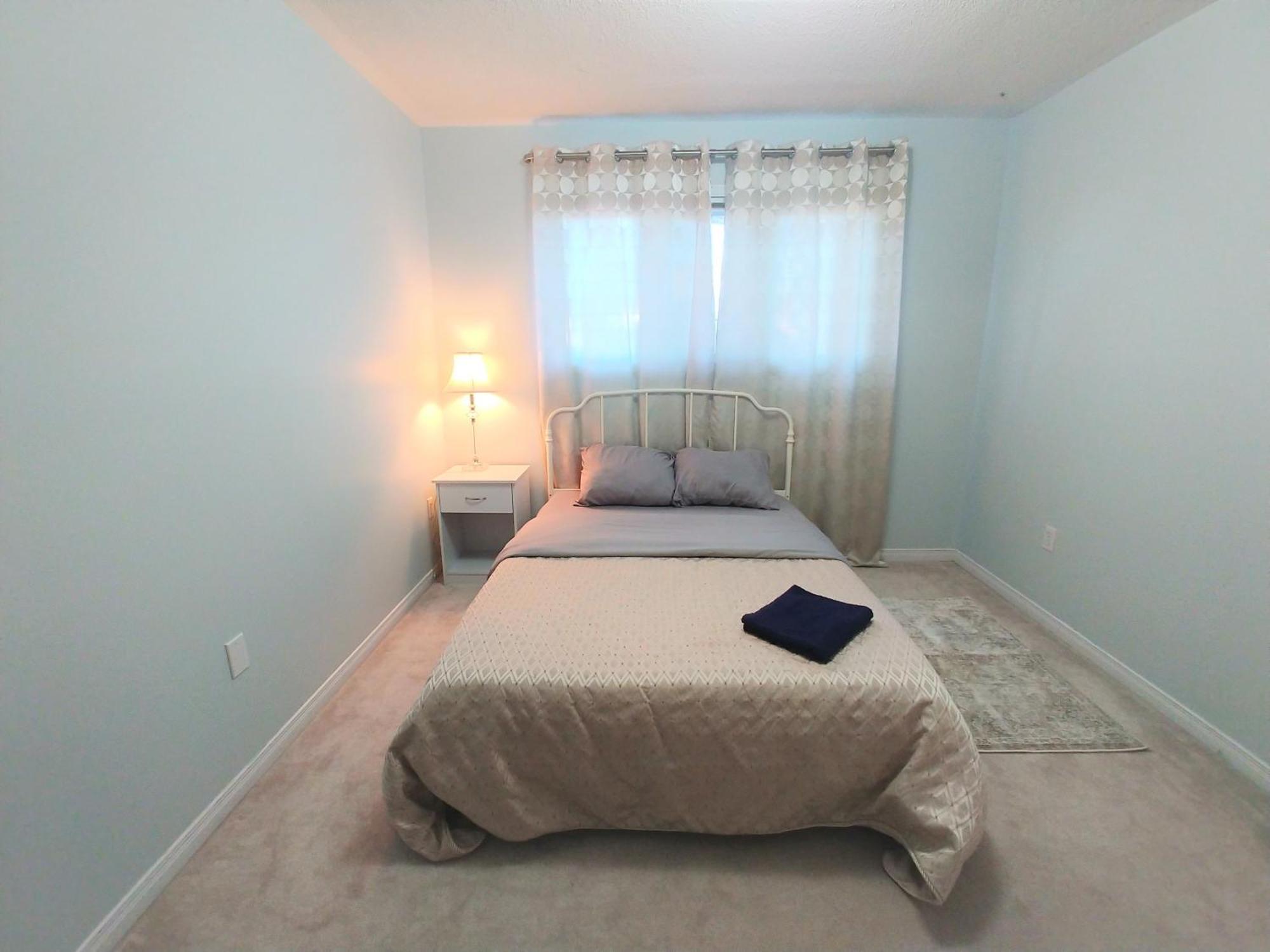 Rooms Near Train Station Burlington Room photo